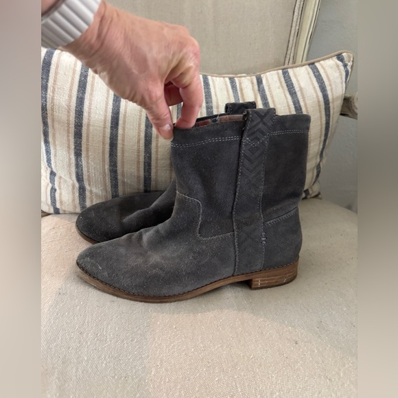 TOMS Laurel Gray Suede Ankle Boots - Picture 12 of 12